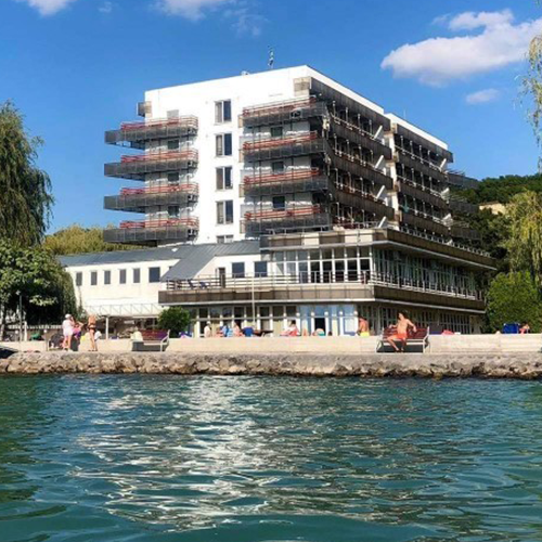 Világos Hotel logó