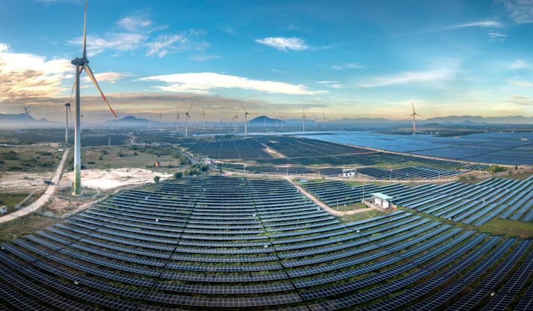 Építőipar energiahatékonyság 2026: épület-felújítás támogatás KKV