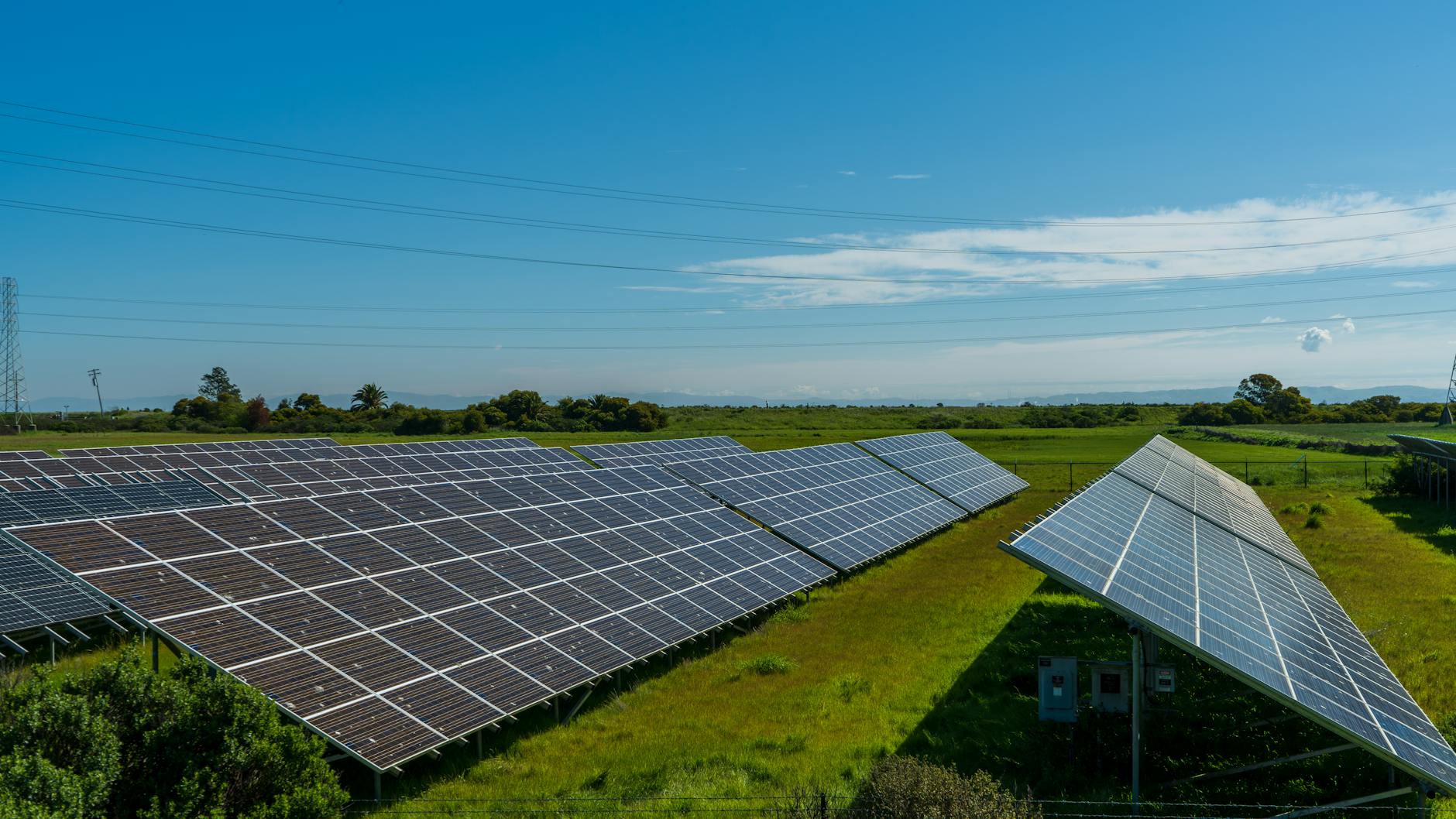 KEHOP Plusz 5.4 2026: Napelem-pályázat KKV energiahatékonysághoz