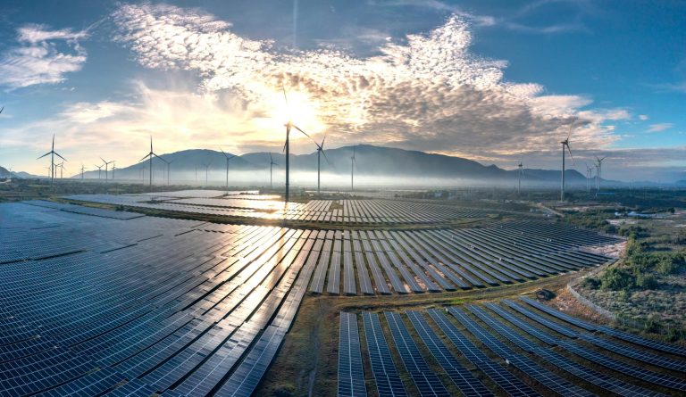 Építőipar energiahatékonyság 2026: épület-felújítás támogatás KKV