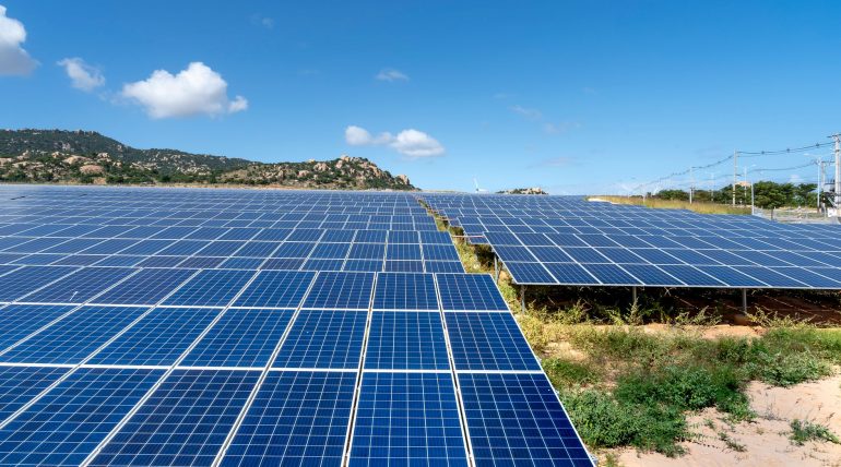 Építőipar energiahatékonyság 2026: épület-felújítás támogatás KKV-knak