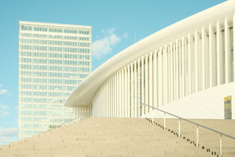 EU Tanács 2026 pályázati keretbővítés: hatás a magyar KKV-kra