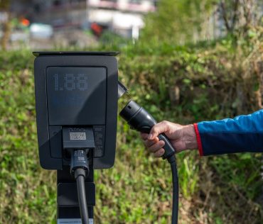 Jedlik Ányos 2026 villamos töltő pályázat KKV-knak: a JEDLIK-26 kiírás