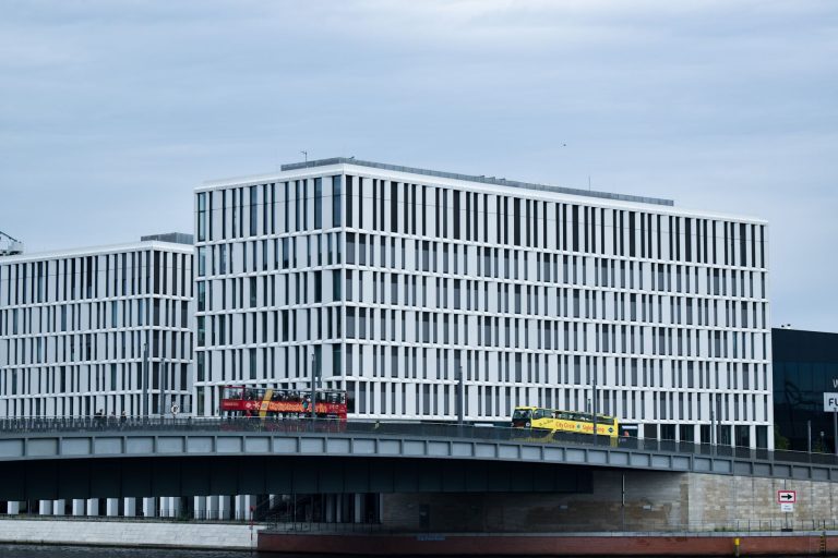 TEÁOR-kód és pályázat 2026: hogyan találd meg a cégedre szabottat?