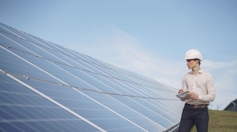 Energiaközösség és aggregátor 2026: a KKV-k új villamosenergia-piaca