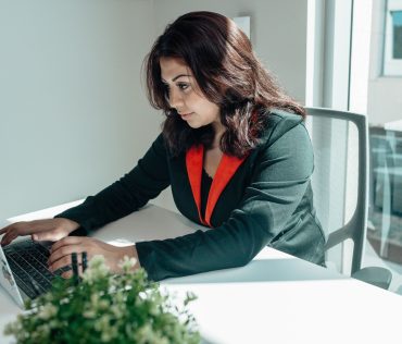 Ki tartja fenn a rendszert 2026-ban? A KKV üzemeltetési döntési
